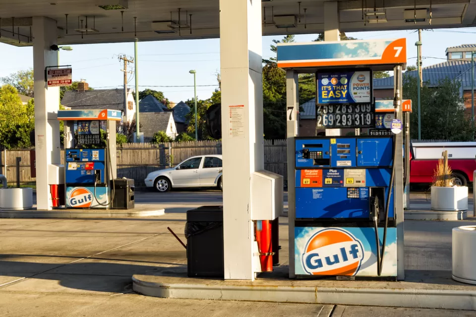 Gas